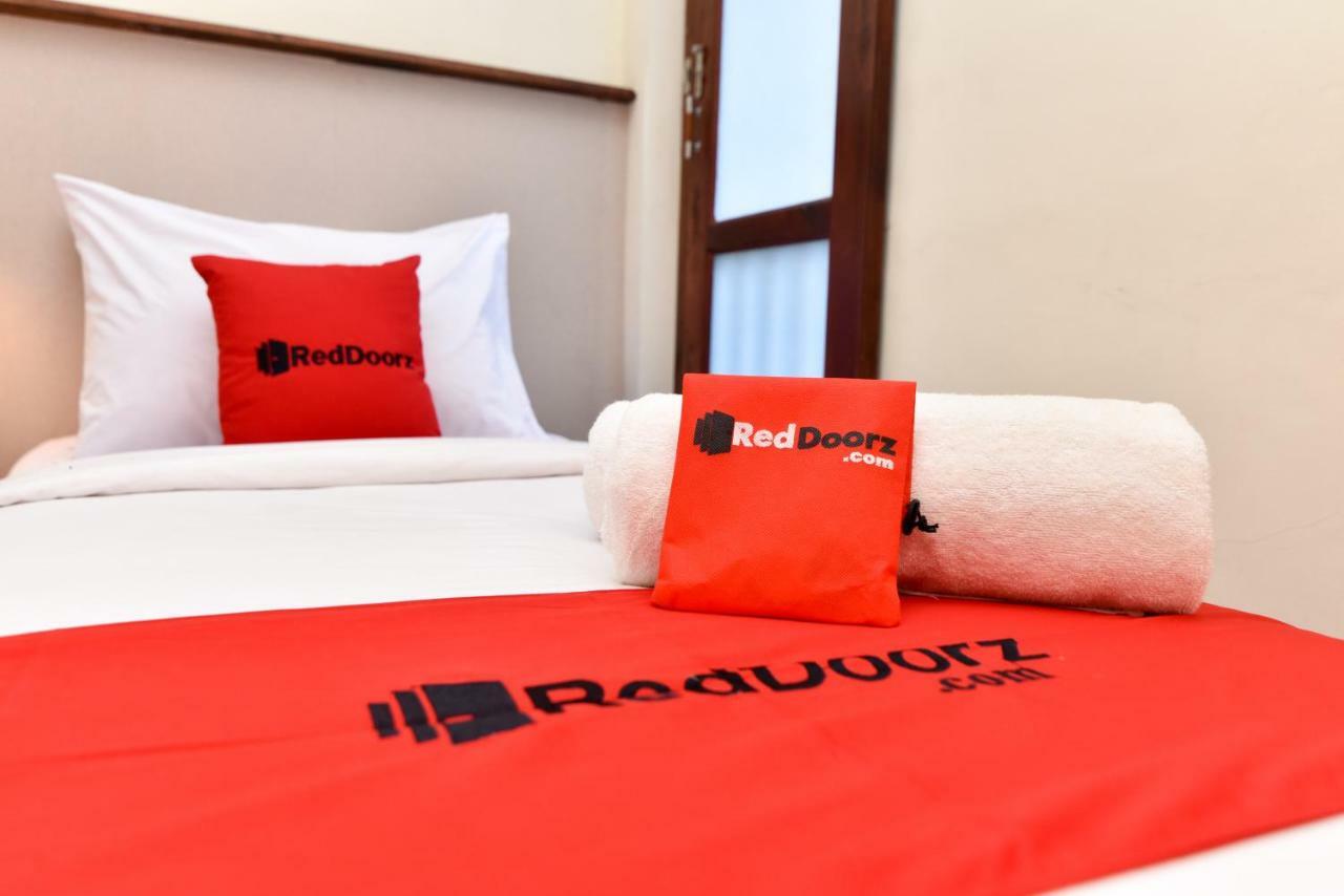 Reddoorz Near Legian Street Hotel Кута Екстериор снимка