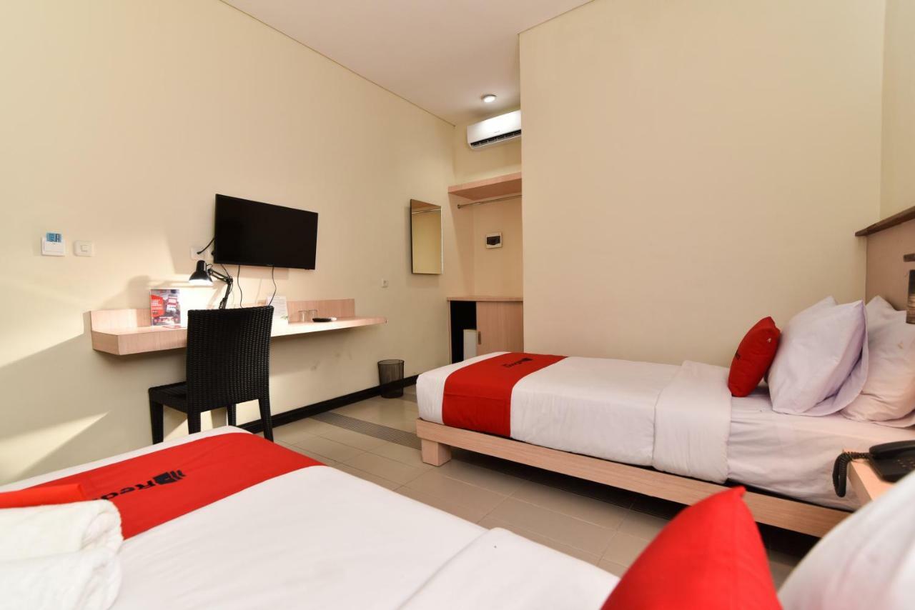 Reddoorz Near Legian Street Hotel Кута Екстериор снимка